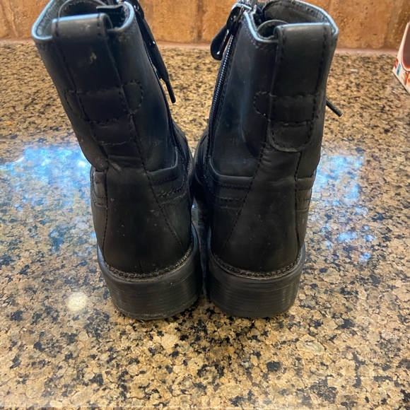 Clark’s lace boots - Picture 2 of 3